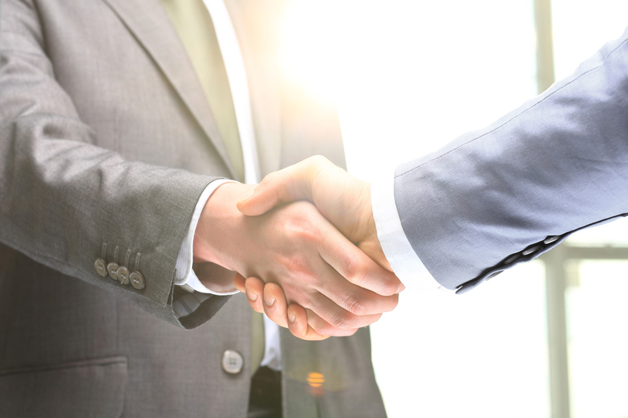 上海不起訴辯護(hù)律師視角：女子被控打傷鄰居拇指，經(jīng)多輪審判終獲不起訴，此前已服刑一年