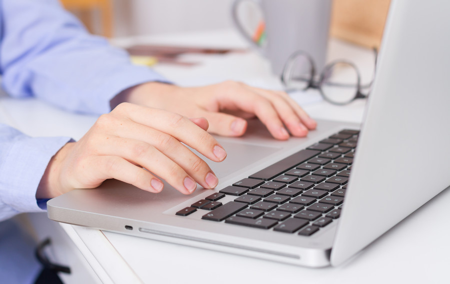 上海刑事案件律師視角：有經(jīng)濟(jì)案件戶口能否遷？