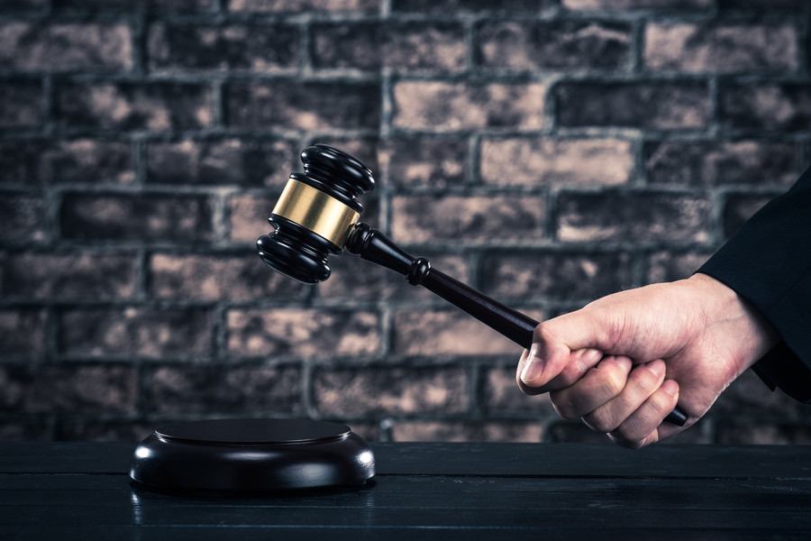 八年刑期警示：揭秘克隆銀行卡犯罪背后的法律陷阱