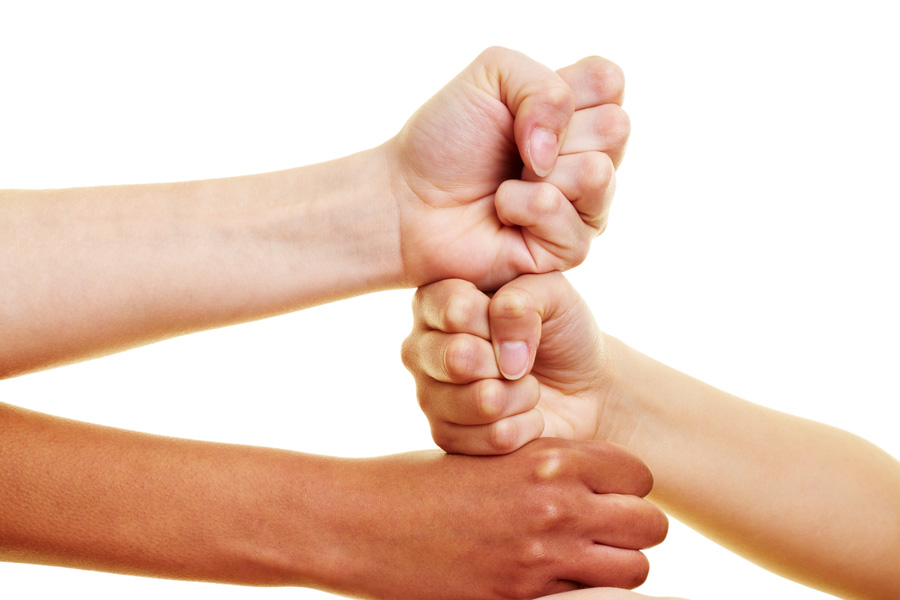 抉擇之間：上海取保候?qū)徛蓭熖接懧蓭煾嬷桓嫒”：驅(qū)忥L(fēng)險與后果的法律道路