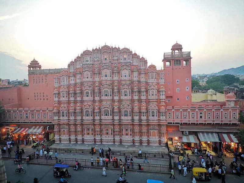 未經(jīng)許可經(jīng)營(yíng)現(xiàn)貨黃金延期交收業(yè)務(wù)的行為如何定性？閔行刑事律師來(lái)回答