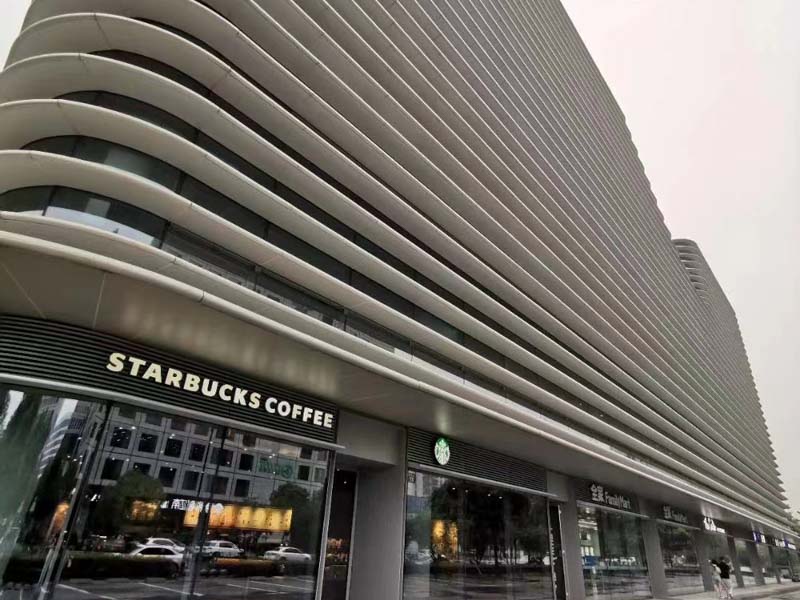 門衛(wèi)在值班時將倉庫的飲料拿走如何認(rèn)定？崇明刑事律師告訴您