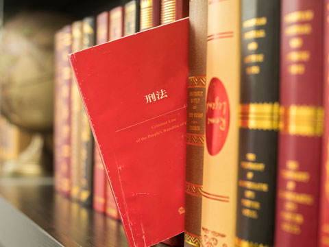 找刑事案件法律咨詢律師沒有執(zhí)業(yè)資格就是非法