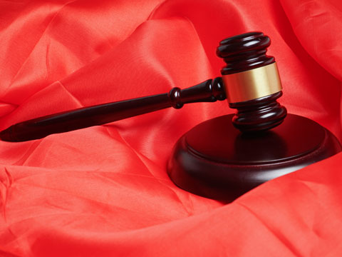 辦理偷越國（邊）境人員出入境證件罪